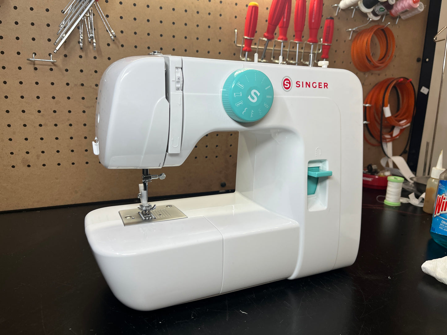 Singer 1234 Sewing Machine (Used)