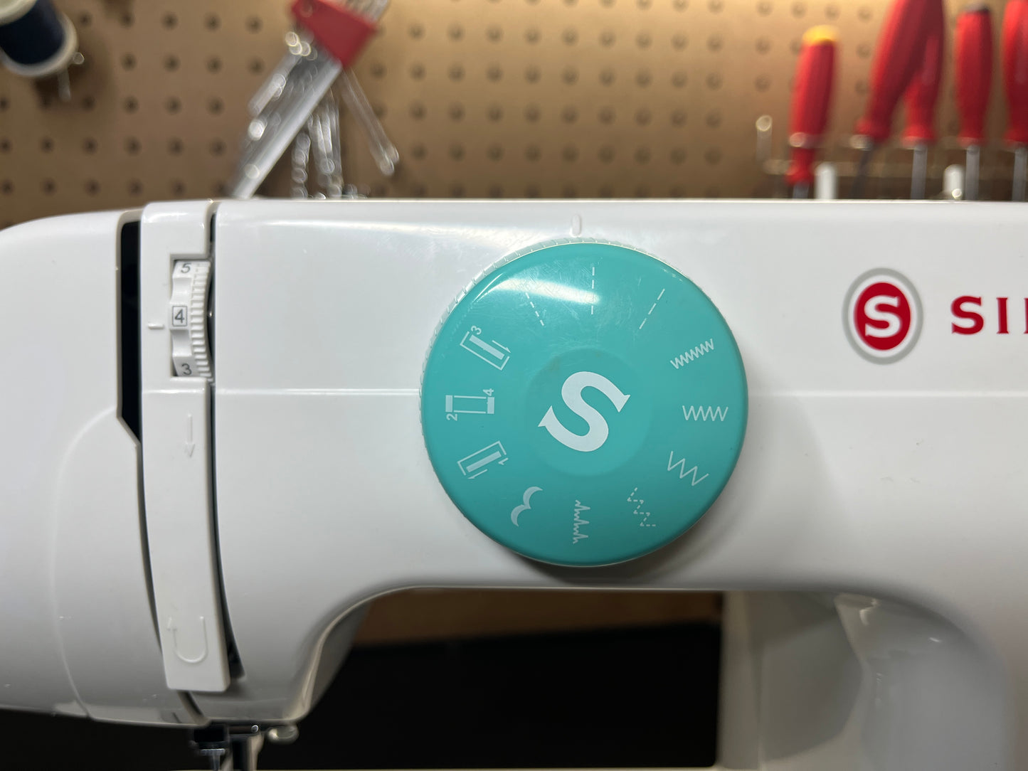 Singer 1234 Sewing Machine (Used)