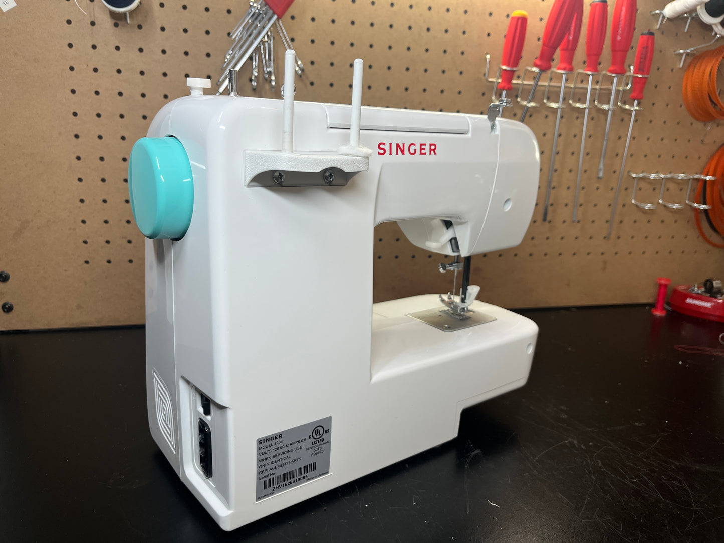 Singer 1234 Sewing Machine (Used)
